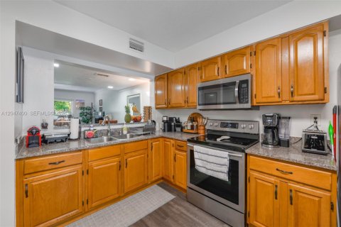 Copropriété à vendre à Miami, Floride: 2 chambres, 104.98 m2 № 2248163 - photo 10