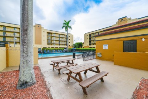 Copropriété à vendre à Miami, Floride: 2 chambres, 104.98 m2 № 2248163 - photo 24