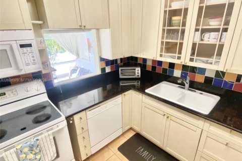 Copropriété à vendre à Sunny Isles Beach, Floride: 1 chambre, 67.35 m2 № 2257294 - photo 12