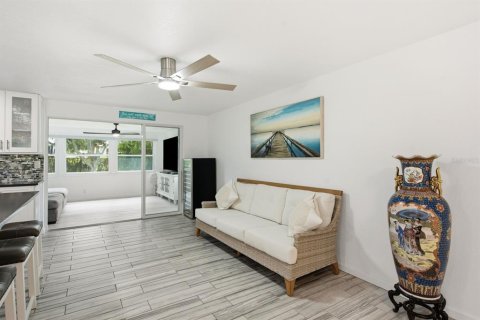 Villa ou maison à vendre à Oldsmar, Floride: 3 chambres, 172.43 m2 № 2197091 - photo 9