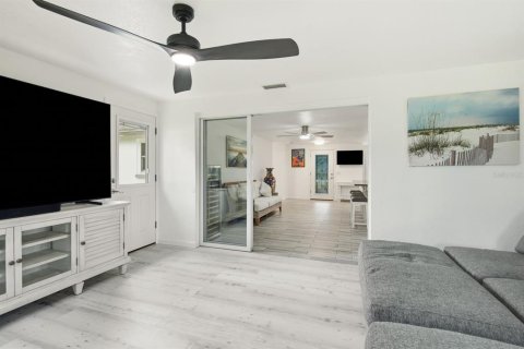 Villa ou maison à vendre à Oldsmar, Floride: 3 chambres, 172.43 m2 № 2197091 - photo 14