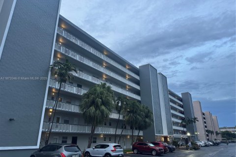 Condominio en venta en Hallandale Beach, Florida, 1 dormitorio, 67.82 m2 № 1922493 - foto 5