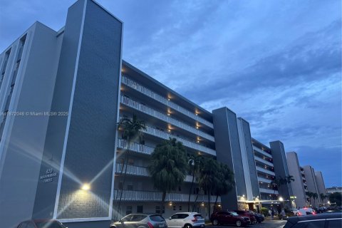 Condominio en venta en Hallandale Beach, Florida, 1 dormitorio, 67.82 m2 № 1922493 - foto 1