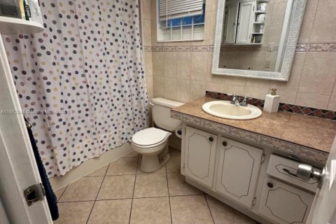 Condominio en venta en Hallandale Beach, Florida, 1 dormitorio, 67.82 m2 № 1922493 - foto 4