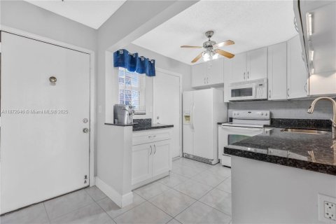 Condominio en venta en Hallandale Beach, Florida, 1 dormitorio, 67.82 m2 № 1922493 - foto 3
