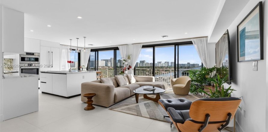 Кондоминиум с 2 спальнями в Форт-Лодердейл, Флорида № 1983510