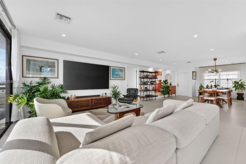 Купить кондоминиум в Форт-Лодердейл, Флорида 2 спальни, 145.58м2, № 1983510 - фото 11