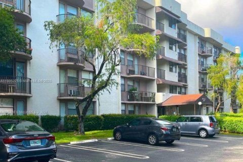 Купить кондоминиум в Корал-Спрингс, Флорида 1 спальня, 57.51м2, № 1955814 - фото 1