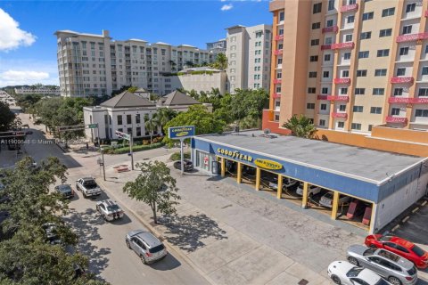 Commercial property in West Palm Beach, Florida № 1965438 - photo 1