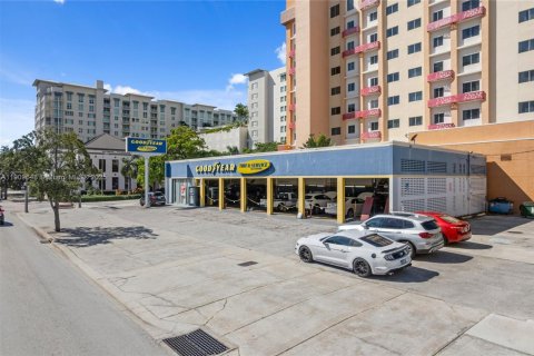 Commercial property in West Palm Beach, Florida № 1965438 - photo 2