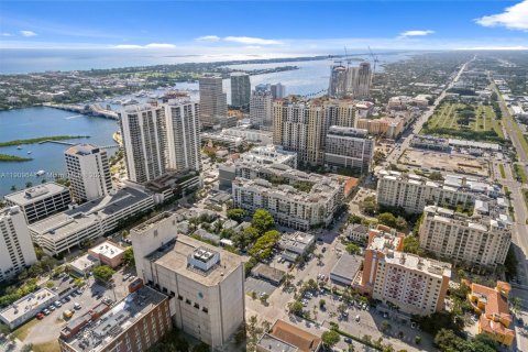 Commercial property in West Palm Beach, Florida № 1965438 - photo 5