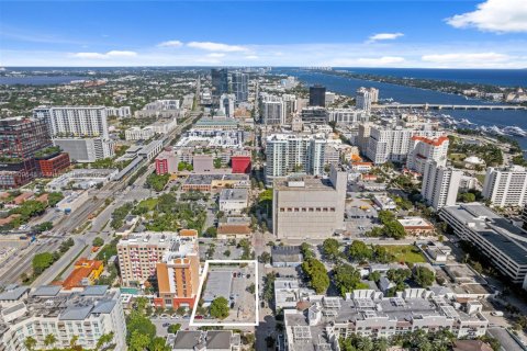 Commercial property in West Palm Beach, Florida № 1965438 - photo 4