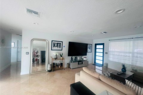 Villa ou maison à vendre à Fort Lauderdale, Floride: 3 chambres, 145.67 m2 № 2311936 - photo 9