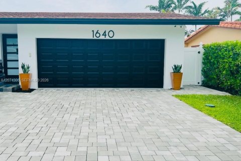 Villa ou maison à vendre à Fort Lauderdale, Floride: 3 chambres, 145.67 m2 № 2311936 - photo 4