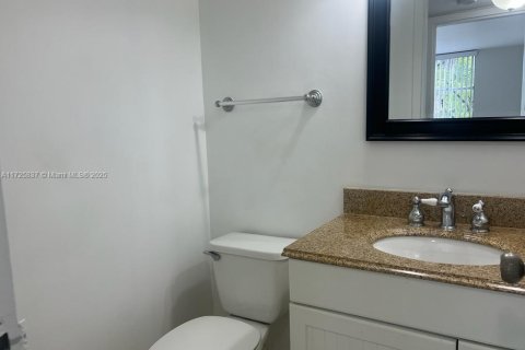 Condo in North Miami, Florida, 1 bedroom  № 1702885 - photo 23