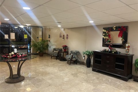 Condo in North Miami, Florida, 1 bedroom  № 1702885 - photo 6