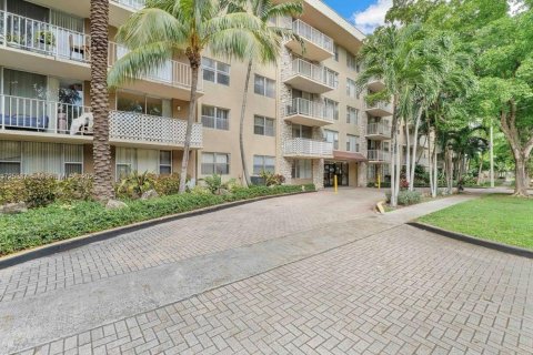 Condo in North Miami, Florida, 1 bedroom  № 1702885 - photo 25