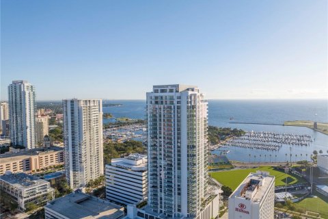 Condominio en alquiler en Saint Petersburg, Florida, 2 dormitorios, 189.15 m2 № 1637814 - foto 1