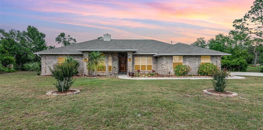 House in Deltona, Florida 4 bedrooms, 243.96 sq.m. № 1148447