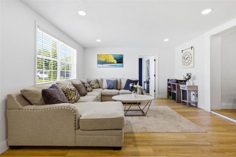 Villa ou maison à louer à Tampa, Floride: 4 chambres, 133.31 m2 № 2156085 - photo 9