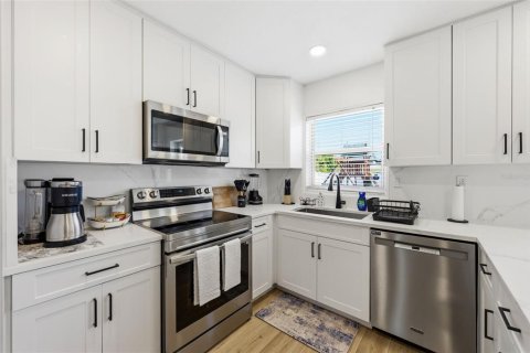 Villa ou maison à louer à Tampa, Floride: 4 chambres, 133.31 m2 № 2156085 - photo 16