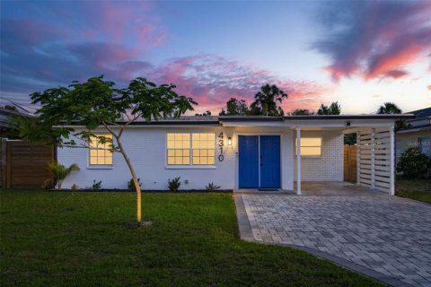 Villa ou maison à Tampa, Floride 4 chambres, 133.31 m2 № 2156085