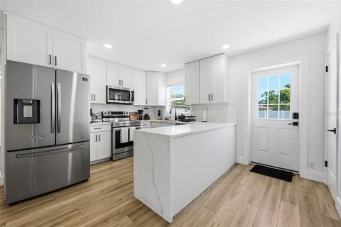 Villa ou maison à louer à Tampa, Floride: 4 chambres, 133.31 m2 № 2156085 - photo 15