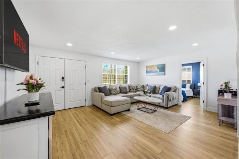 Villa ou maison à louer à Tampa, Floride: 4 chambres, 133.31 m2 № 2156085 - photo 5