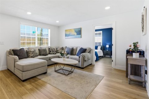 Villa ou maison à louer à Tampa, Floride: 4 chambres, 133.31 m2 № 2156085 - photo 6