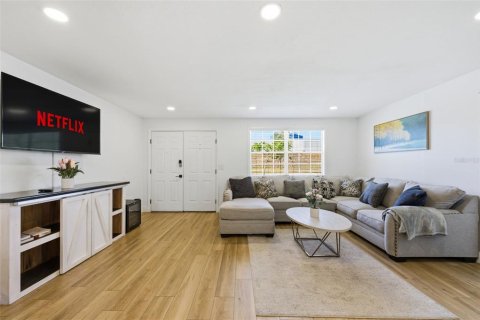 Villa ou maison à louer à Tampa, Floride: 4 chambres, 133.31 m2 № 2156085 - photo 7