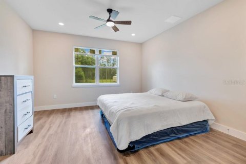 House in Plant City, Florida 3 bedrooms, 168.43 sq.m. № 2421941 - photo 12