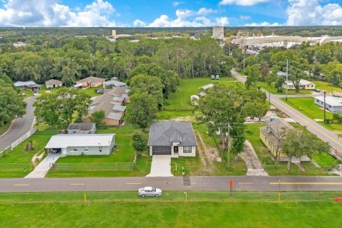 House in Plant City, Florida 3 bedrooms, 168.43 sq.m. № 2421941 - photo 21