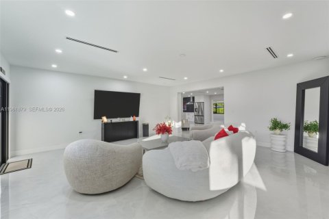 Villa ou maison à vendre à Miami, Floride: 3 chambres, 319.03 m2 № 2024665 - photo 6