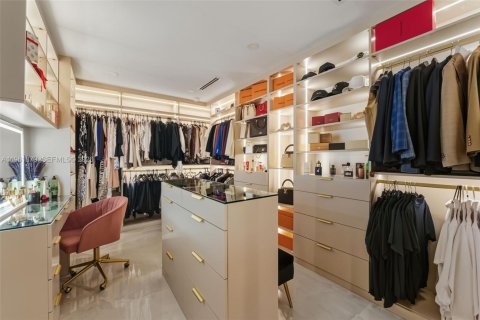 Villa ou maison à vendre à Miami, Floride: 3 chambres, 319.03 m2 № 2024665 - photo 16