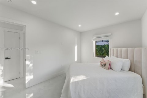 Villa ou maison à vendre à Miami, Floride: 3 chambres, 319.03 m2 № 2024665 - photo 20