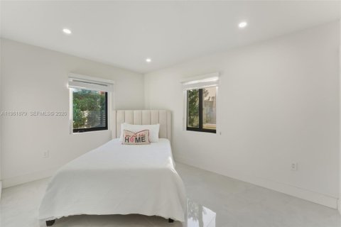 Villa ou maison à vendre à Miami, Floride: 3 chambres, 319.03 m2 № 2024665 - photo 19