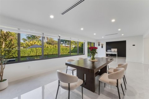 Villa ou maison à vendre à Miami, Floride: 3 chambres, 319.03 m2 № 2024665 - photo 9