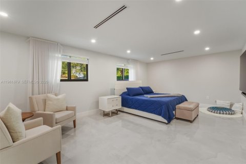 Villa ou maison à vendre à Miami, Floride: 3 chambres, 319.03 m2 № 2024665 - photo 13