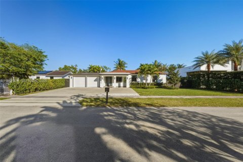 Villa ou maison à vendre à Miami, Floride: 3 chambres, 319.03 m2 № 2024665 - photo 3