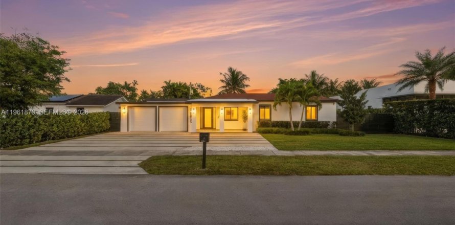 Villa ou maison à Miami, Floride 3 chambres, 319.03 m2 № 2024665