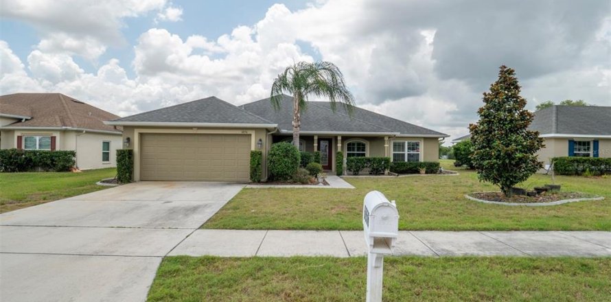 Villa ou maison à Brooksville, Floride 3 chambres, 189.06 m2 № 1659920