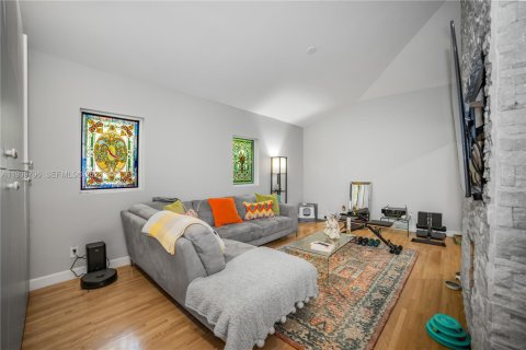 Villa ou maison à vendre à Miami, Floride: 2 chambres, 121.14 m2 № 2000188 - photo 7