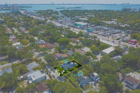 Villa ou maison à vendre à Miami, Floride: 2 chambres, 121.14 m2 № 2000188 - photo 25