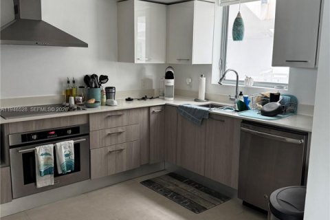 Copropriété à vendre à Bay Harbor Islands, Floride: 2 chambres, 113.71 m2 № 2002806 - photo 9