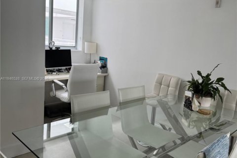 Купить кондоминиум в Бей-Харбор-Айлендс, Флорида 2 спальни, 113.71м2, № 2002806 - фото 15