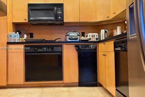 Condo in Hallandale Beach, Florida, 2 bedrooms № 2243959 - photo 4