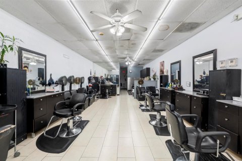 Commercial property in Pembroke Pines, Florida № 2190310 - photo 5