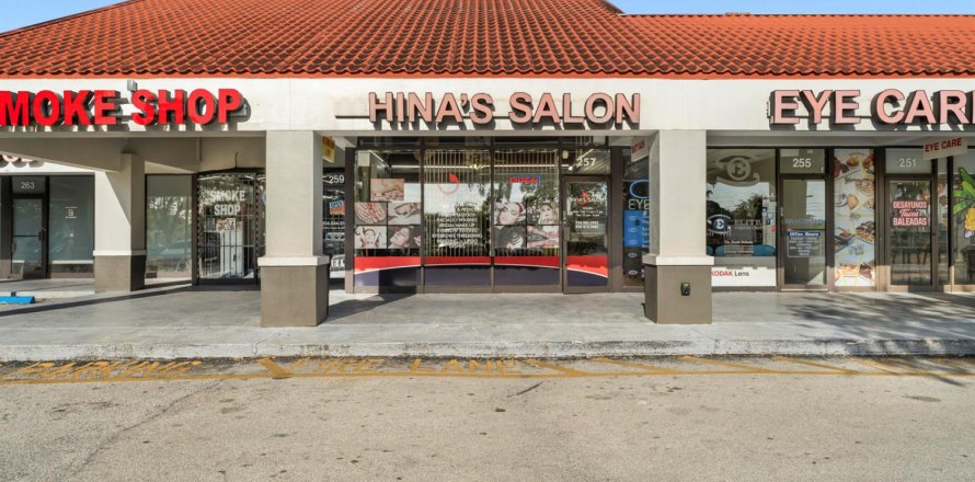 Commercial property in Pembroke Pines, Florida № 2190310