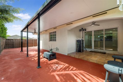 House in Miami, Florida 3 bedrooms, 140.38 sq.m. № 1888860 - photo 5