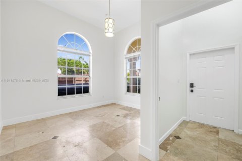 House in Miami, Florida 3 bedrooms, 140.38 sq.m. № 1888860 - photo 3